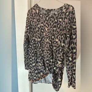 Long sleeve leopard top
